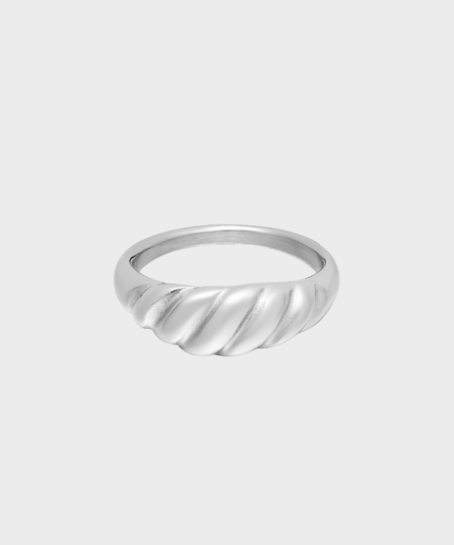 Shell baguette ring