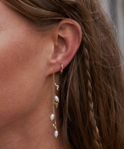 bølgeformet øreringe med perler